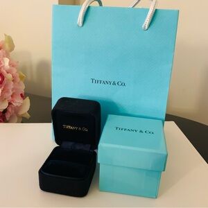 Tiffany & Co. Ring jewelry velvet case box bag set excellent condition authentic